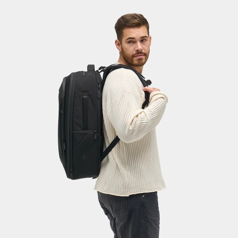 *Excellent Condition* Nomatic Navigator Backpack 32L - 41L Expandable gallery