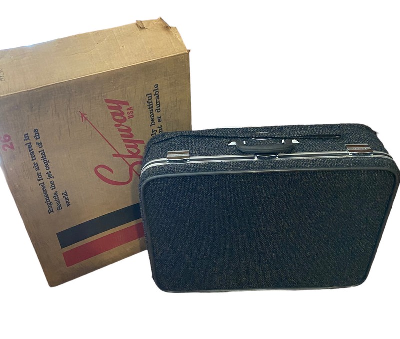 Vintage Retro Skyway Luggage Gray Tweed Wheeled Suitcase Leash with Original Box
