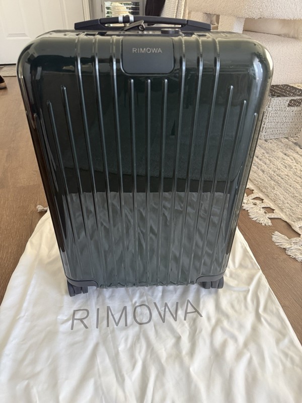 Rimowa Essential Light Cabin 4 wheels 21 inch Carryon Suitcase