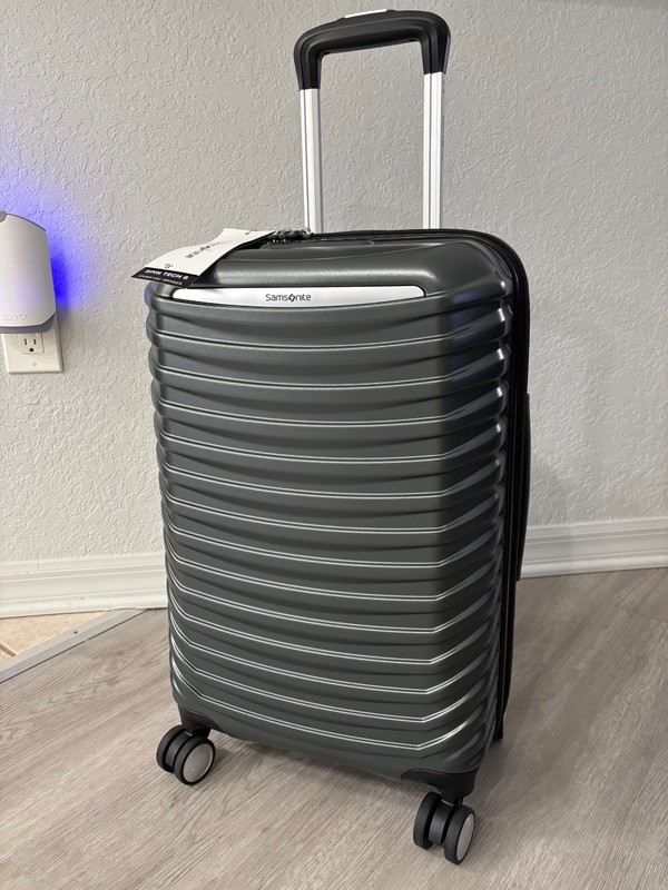Samsonite Spin Tech 6 Carry-On Spinner Color: Dusty Olive