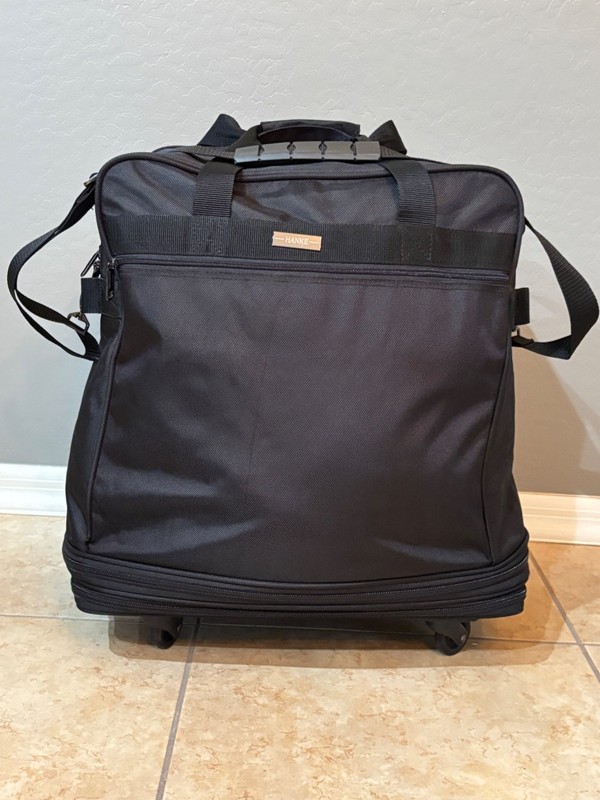 Hanke Expandable/Collapsible Soft-side Rolling Luggage 22x21x16 Nice!