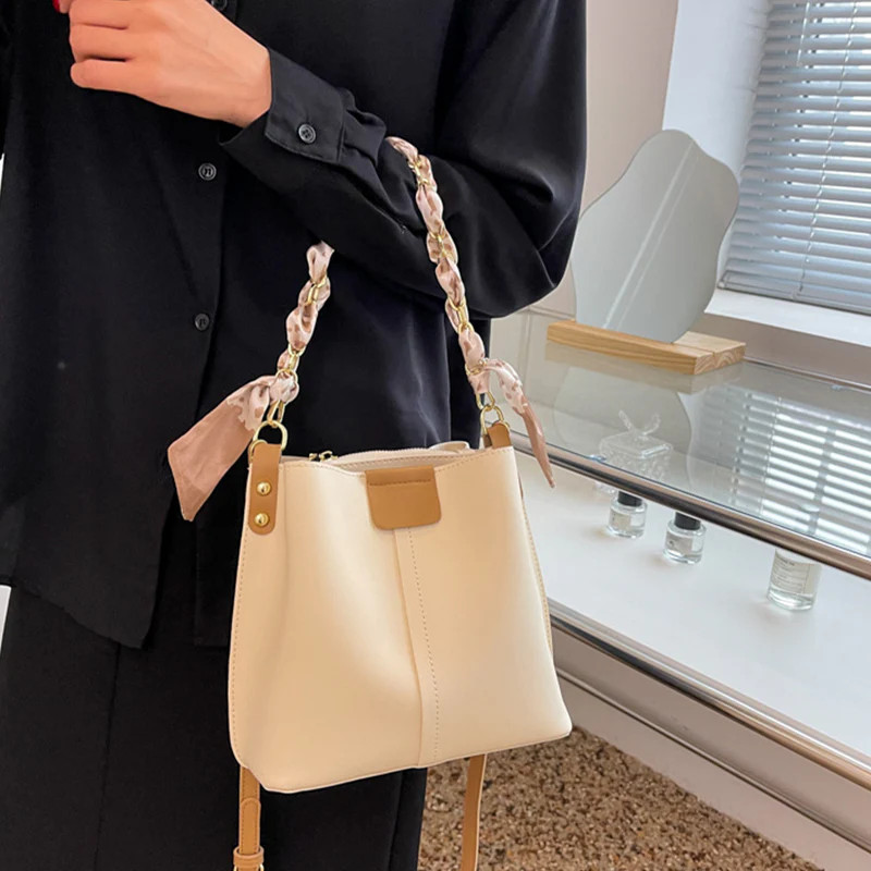 Simple Handbags Women's Shouder Bucket Bags Chain Fashion Textured Messenger Bag gallery