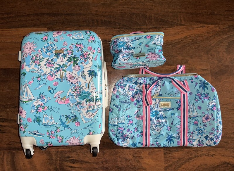 Lilly Pulitzer Road Trip GWP ROLLING LUGGAGE TRAVEL SET Duffel Cosmetic Case NWT