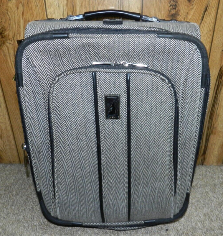 London Fog ManChester Herringbone 18" Expandable Medium Carry On, White Black