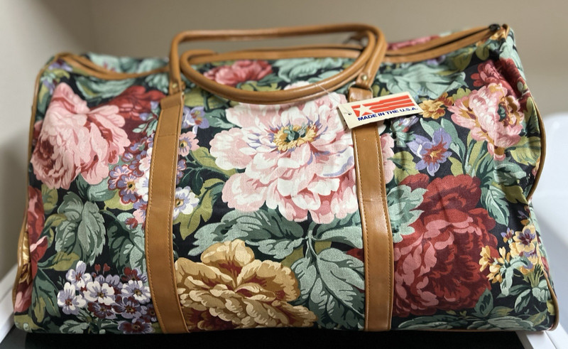 NWT Unbranded Duffle Weekender Bag, Brown Leather /Red Roses 22″x 12.5″ mi USA