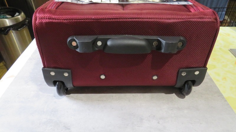 TOTAL TRAVELWARE Everest Expandable Softside Spinner, 15" Wine gallery