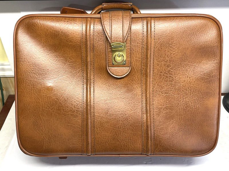 Vintage 24″ Luggage Tan Leather Suitecase With Original Box Airway 1980s