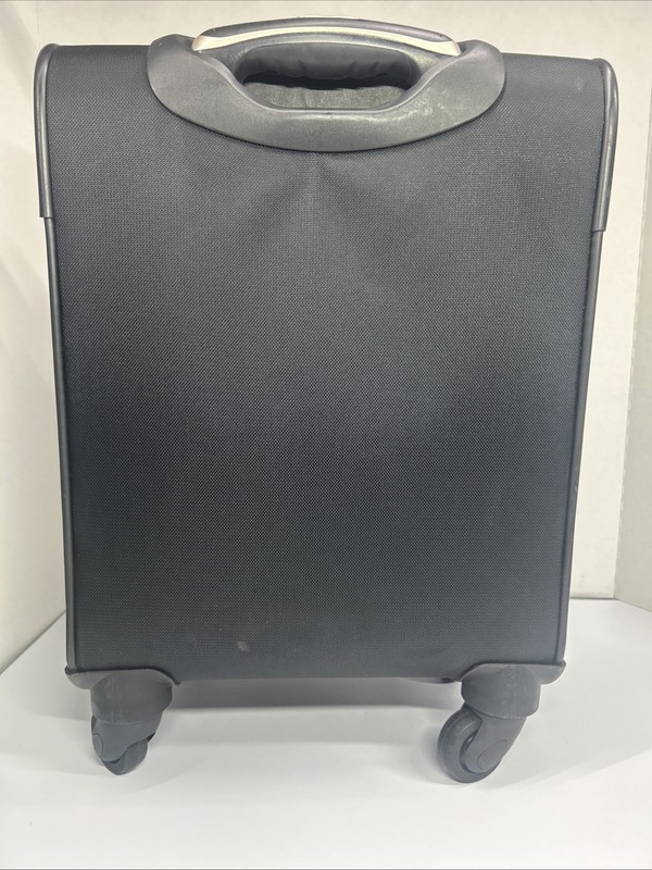 Ricardo 20" Softside Carry-On Spinner - Black gallery