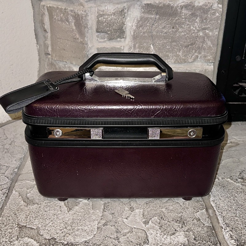 Samsonite Sentry II Red Hard Train Case Case Travel Bag + Key, Tray, Luggage Tag