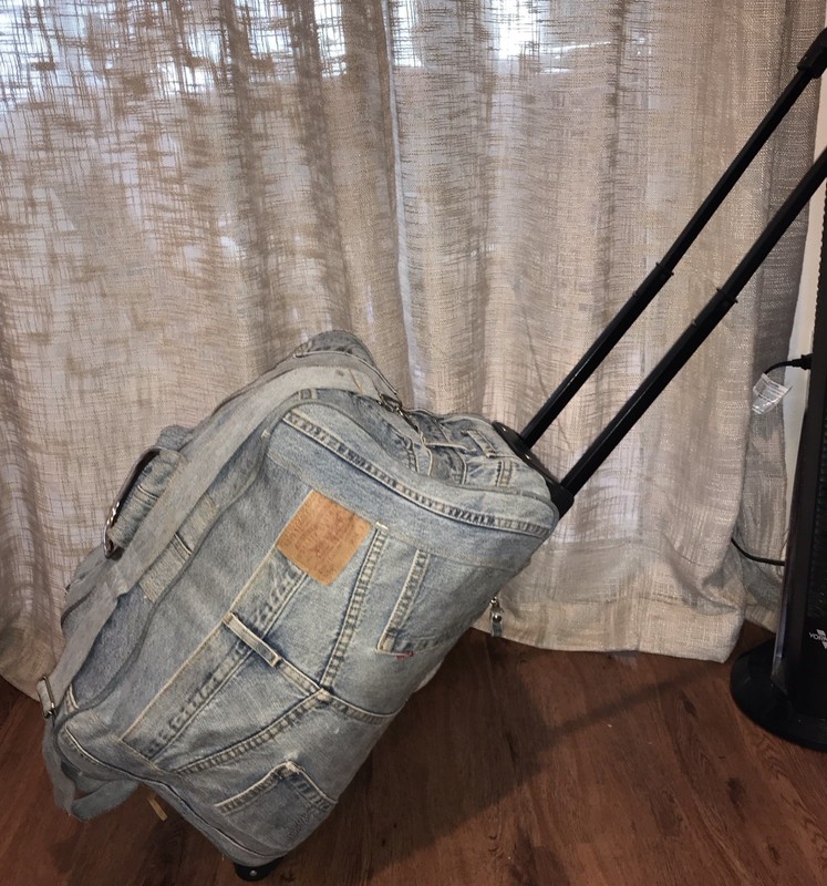 RARE Levi Strauss BLUE DENIM 550 22” Rolling Duffle Bag Luggage UNIQUE EUC STRAP