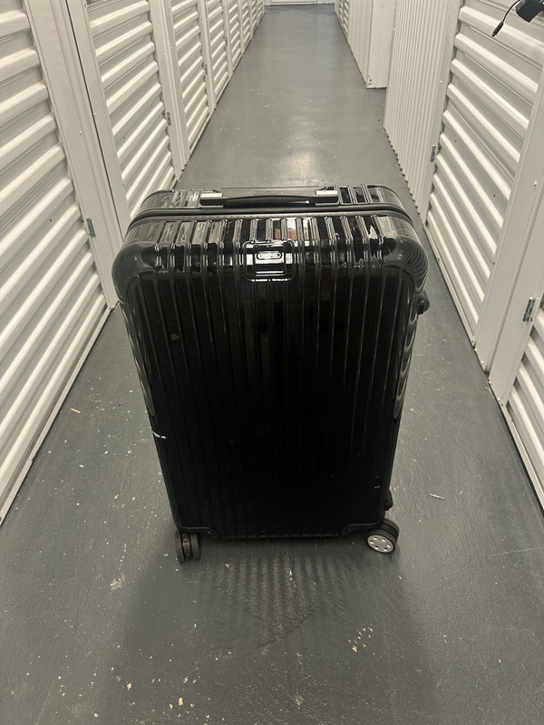 Rimowa Salsa Deluxe Check In 29.5 Inch Polycarbonate luggage Black – essential