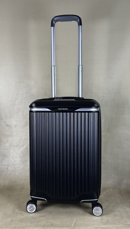 SAMSONITE Silhouette 18 Black 23″ Carry-on Expandable Hardside Spinner $599