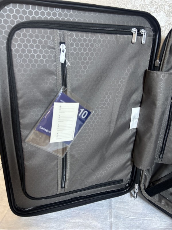 Samsonite Freeform 20.5" x 14.5" x 10.0" Carry-On - Black gallery