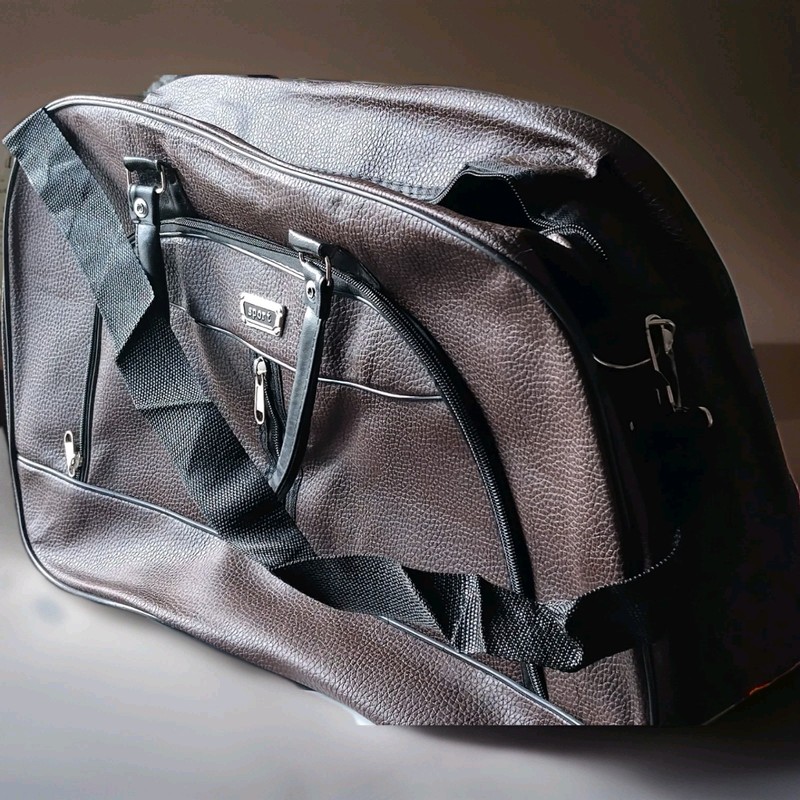 Duffle Weekender Bag Top Handle Shoulder Strap 21″L x 13″W x 7″D in Rich Brown