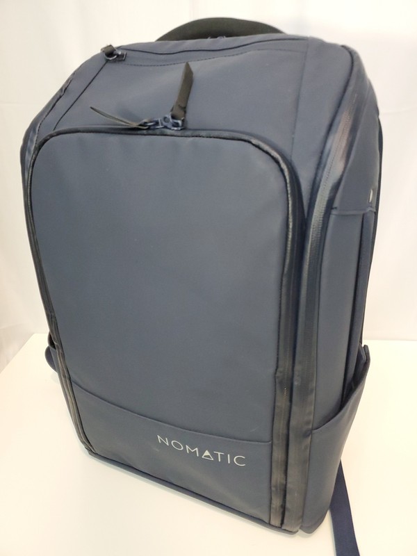 Nomatic Backpack 20L Great Condition, Expand to 24L, Laptop Sleeve, Navy Blue