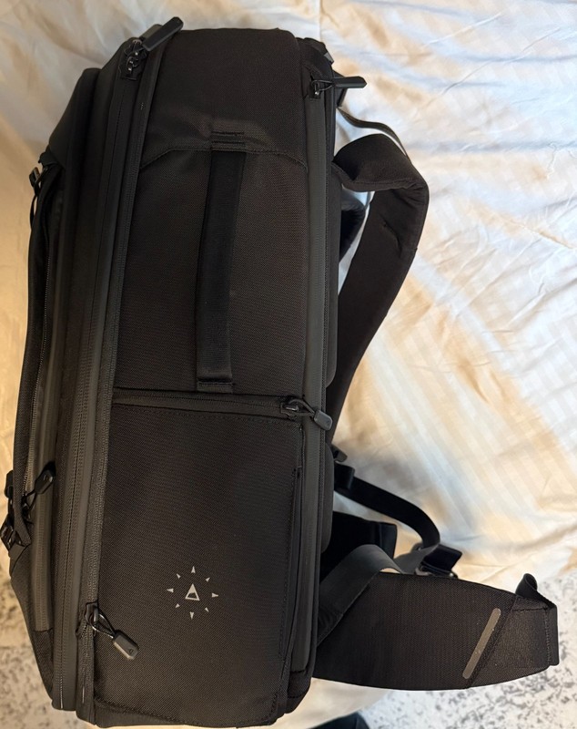 *NEVER USED* Excellent Condition Nomatic Navigator Backpack 32L - 41L Expandable gallery