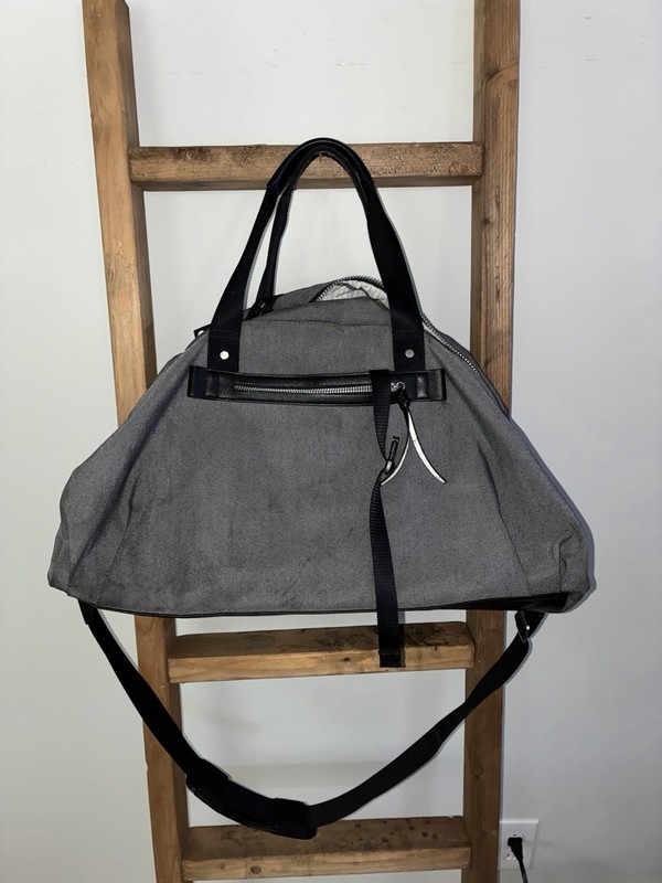LULULEMON Gray Duffle Bag Adjustable Straps Zippered Compartments Unisex Adult