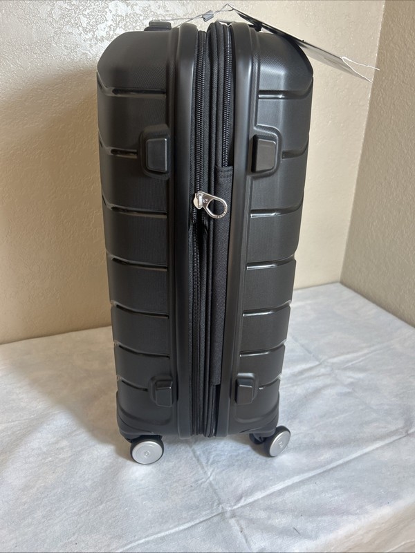 Samsonite Freeform 20.5" x 14.5" x 10.0" Carry-On - Black gallery