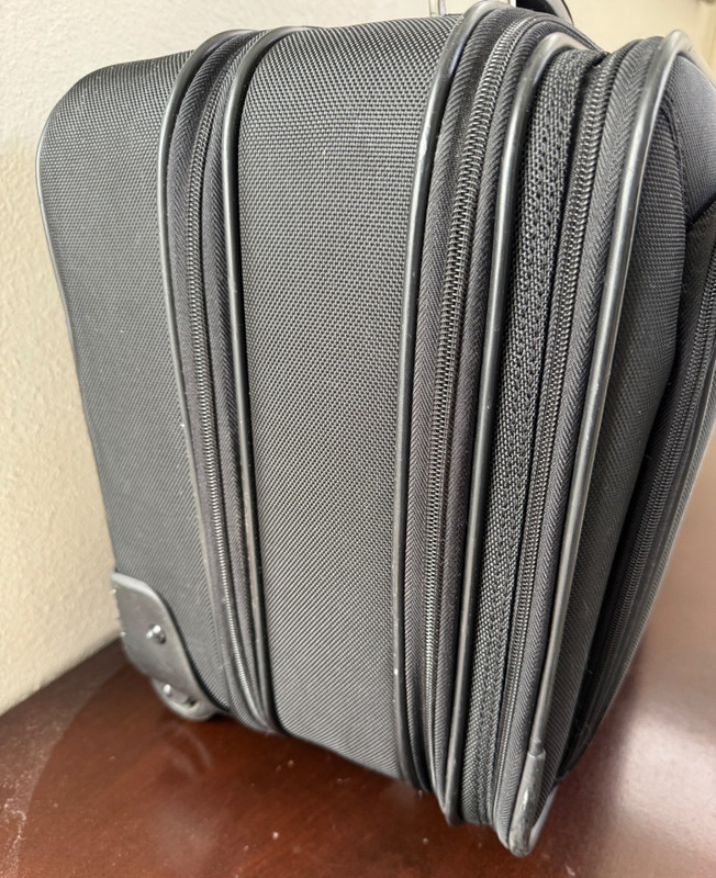 Samsonite Rolling Carry-On Black Computer Briefcase Wheel Clothing Compartment gallery