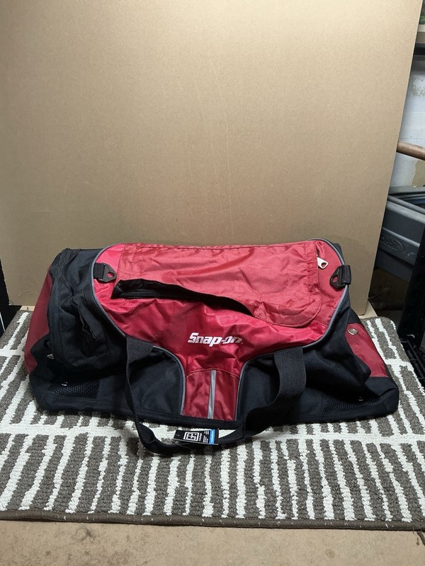 Snap-On Tools Duffle Style Gym Track Travel Bag Carry On Red/Black 26x16x8 NEW