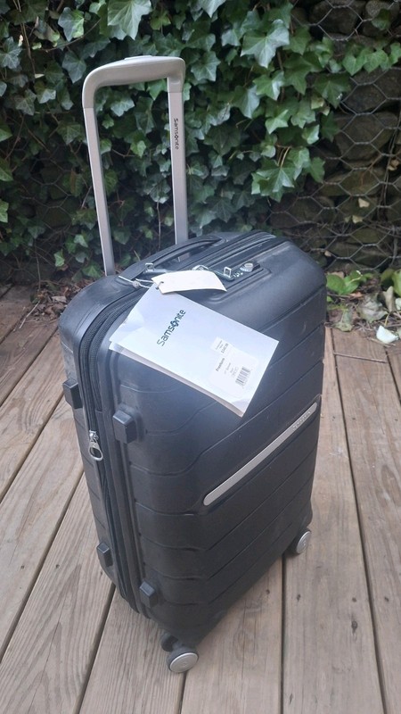 Samsonite Freeform 20.5" x 14.5" x 10.0" Carry-Ons - Black