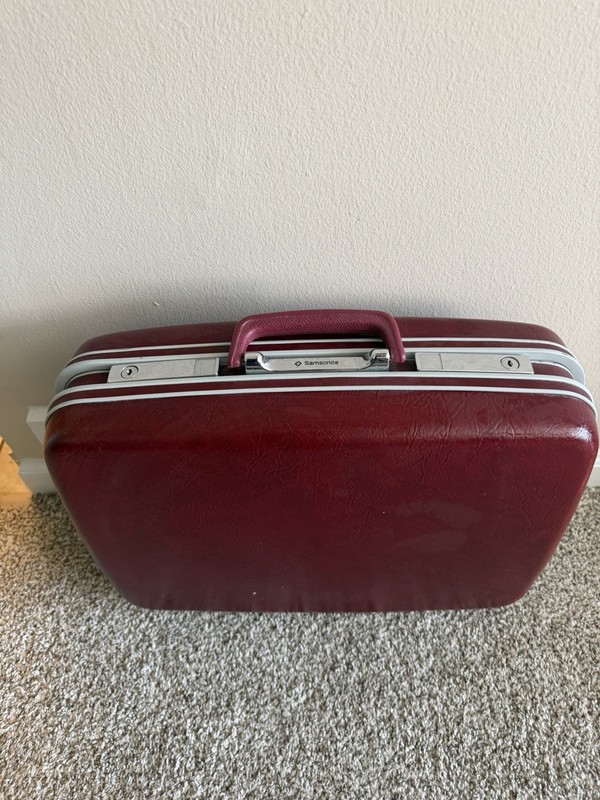 Samsonite Burgundy Hardcase Suitcase Solid Pattern Luggage Clothing Compartment