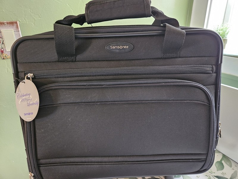 SAMSONITE BUSINESS TRAVEL BAG NEW