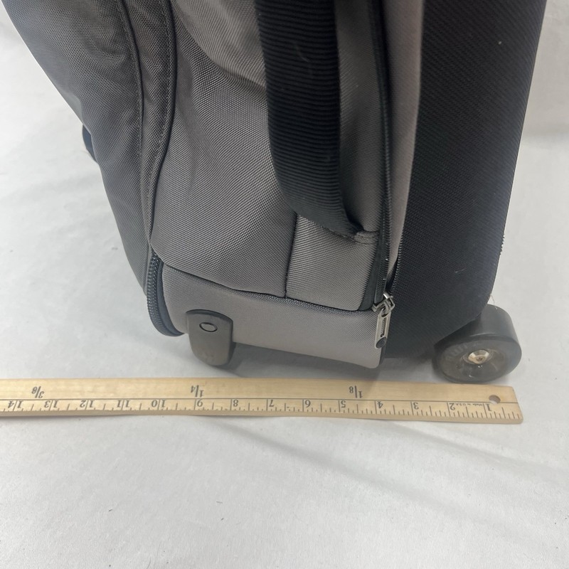 Excellent Condition Expandable Timbuk2 22” Co-Pilot Rolling Carry on suitcase gallery