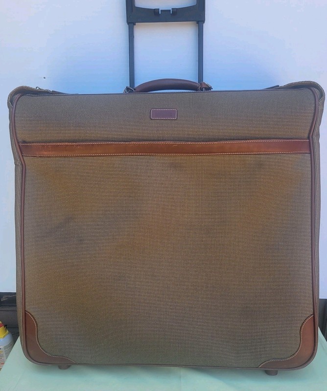Hartmann Intensity Collection Traveler Garment Bag Luggage Suitcase 25 X 23 EUC