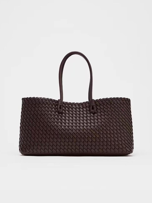 Commuting Woven Hand-held Shoulder Bag, Fashionable and Versatile
