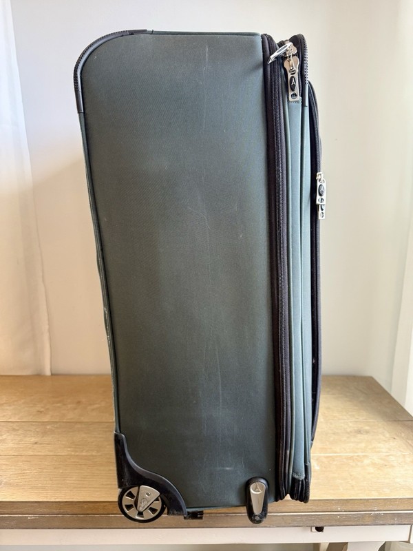 Travelpro Crew 8 Expandable Rollaboard Carry-On Luggage Suitcase 2-Wheel gallery