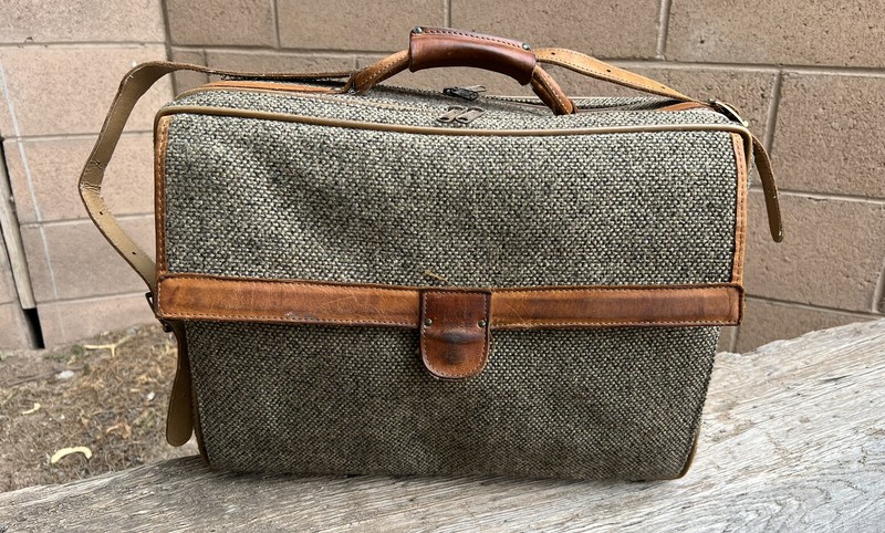 VINTAGE HARTMANN TWEED AND LEATHER LUGGAGE CARRY ON BAG 17”x12”
