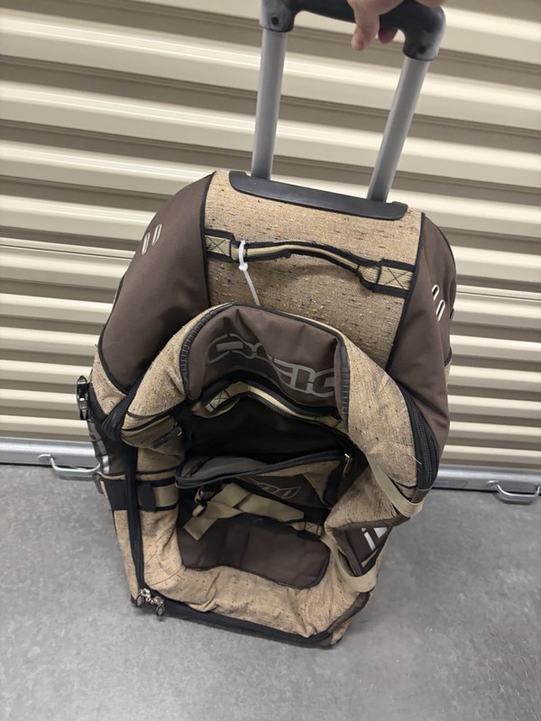 OGIO RIG 9800 GEAR BAG DUFFLE ROLLING TRAVEL BAG, Brown camo look at pics!