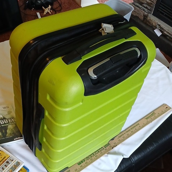 Pacific Hard Shell Upright Rolling Spinner Carry-On Suitcase 19″-22″ Green/Black