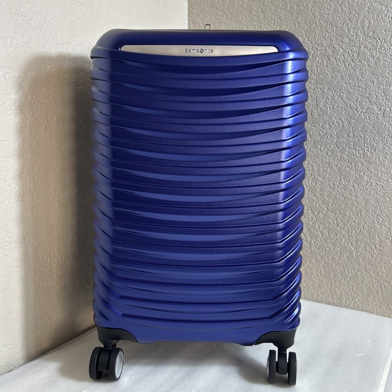 Samsonite Spin Tech 6 Small 20″ Expandable Carry-On Spinner Luggage Sapphire Blu