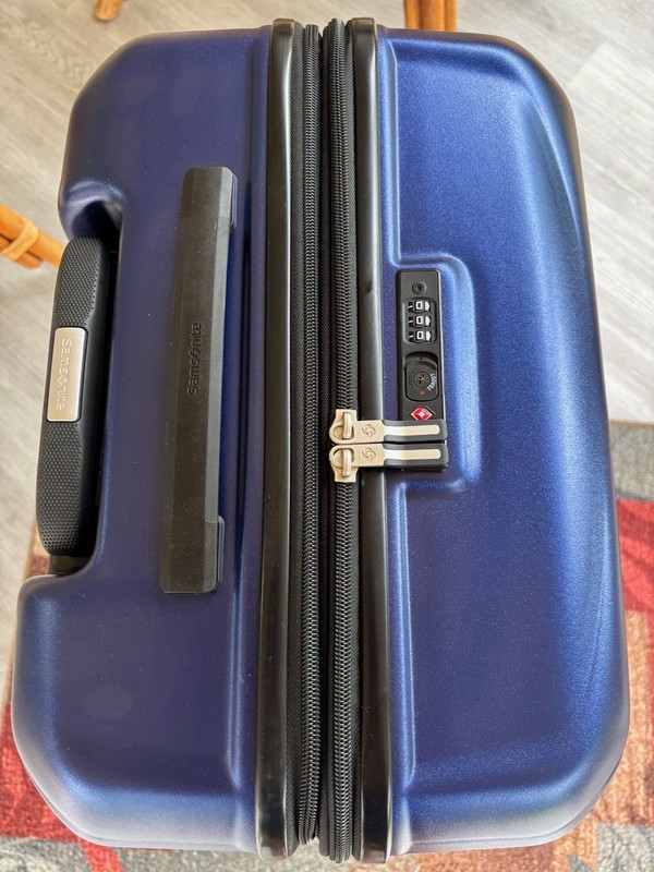 Samsonite Spin Tech 6 Medium Spinner Color: Sapphire Blue gallery