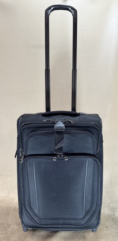 Travelpro Crew Versapack 21” max softside Rollaboard Carry-on Upright Black $540