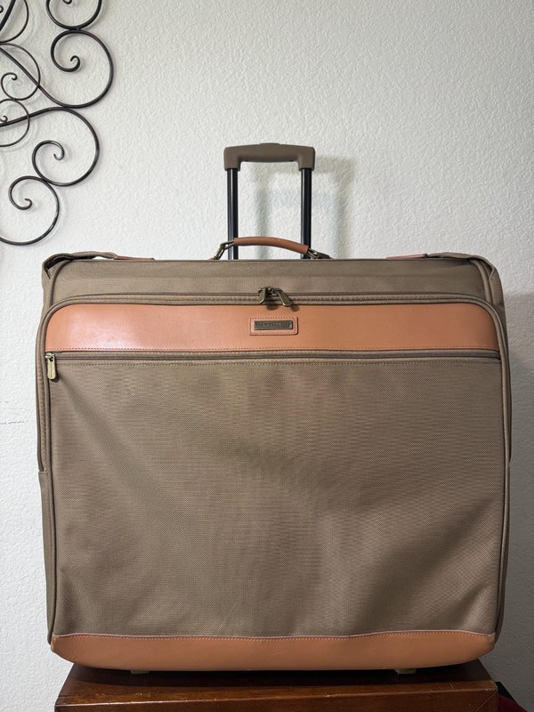 Hartmann Intensity Collection Traveler Garment Bag Luggage 25 X 22 EUC
