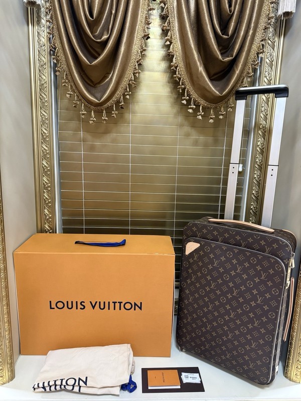 Louis Vuitton Monogram Rolling Suitcase w/ Wheels & Retractable Handle