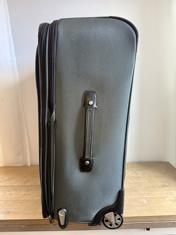 Travelpro Crew 8 Expandable Rollaboard Carry-On Luggage Suitcase 2-Wheel gallery