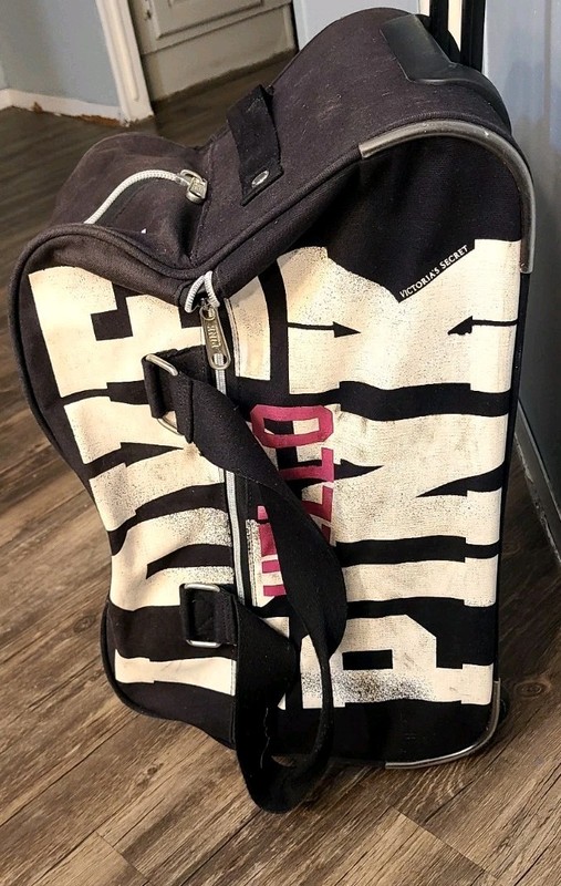 Vintage Victoria’s Secret Pink Duffel Rolling Luggage Hello Bag HTF Y2K POOR