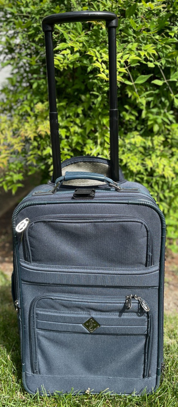 VGUC Atlantic Suitcase, Carryon, Expandable, Wheels, Luggage, Blue, 24″x 15″x 8″