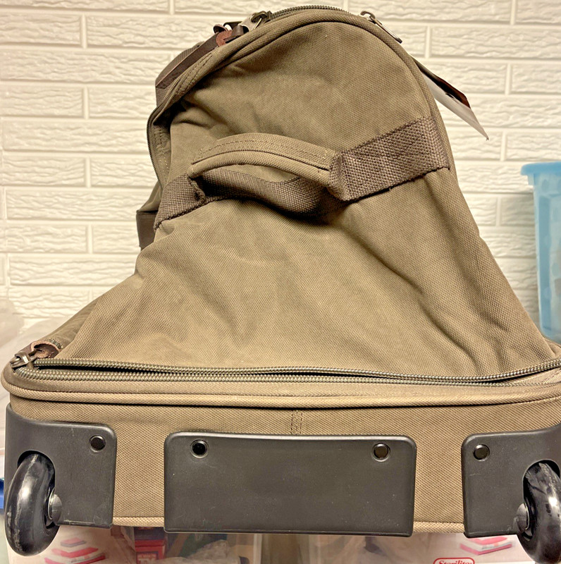 Mud River Rolling Expendable Duffel Luggage 29"x15" NWT Hunter gallery
