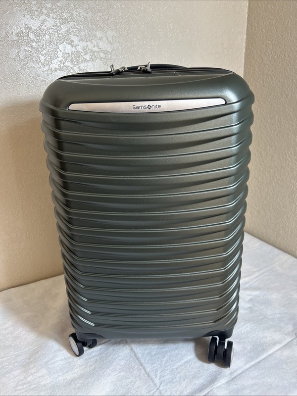 Samsonite Spin Tech 6 Carry-On Spinner Olive Green New With Tags