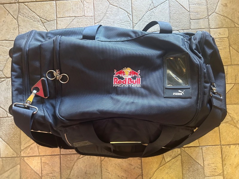 Team Red Bull Racing Puma Large Rolling Suitcase Duffel Bag Team Issue.