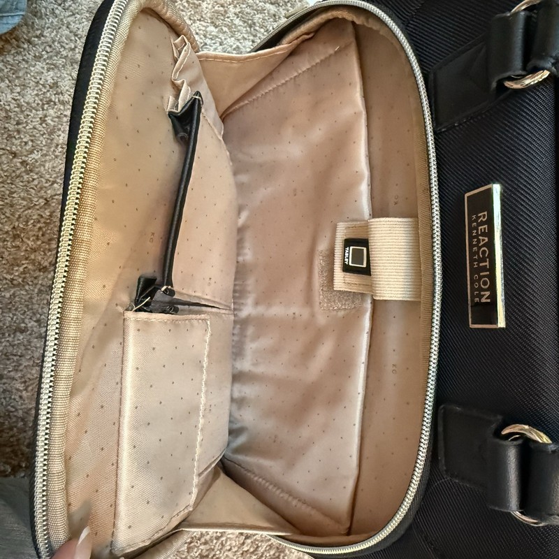 Kenneth Cole Reaction 17" Softside Chevron 4-Wheel Spinner Carry-On & Backpack gallery