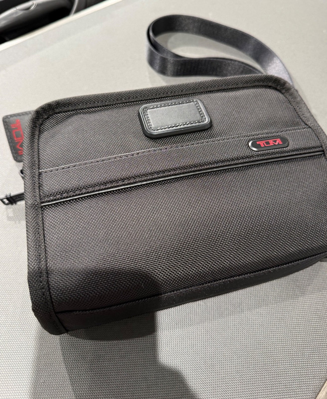 NEW Tumi GEN 4.3 EAST WEST 9.0” Sling Crossbody – Solid BLACK