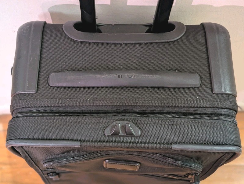 Tumi Alpha 2 Expandable 2 Wheeled International Carry On gallery