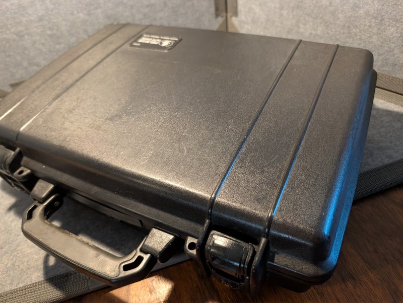 Pelican 1470 Hard Shell Protective Case Waterproof With Foam - No Keys/strap gallery