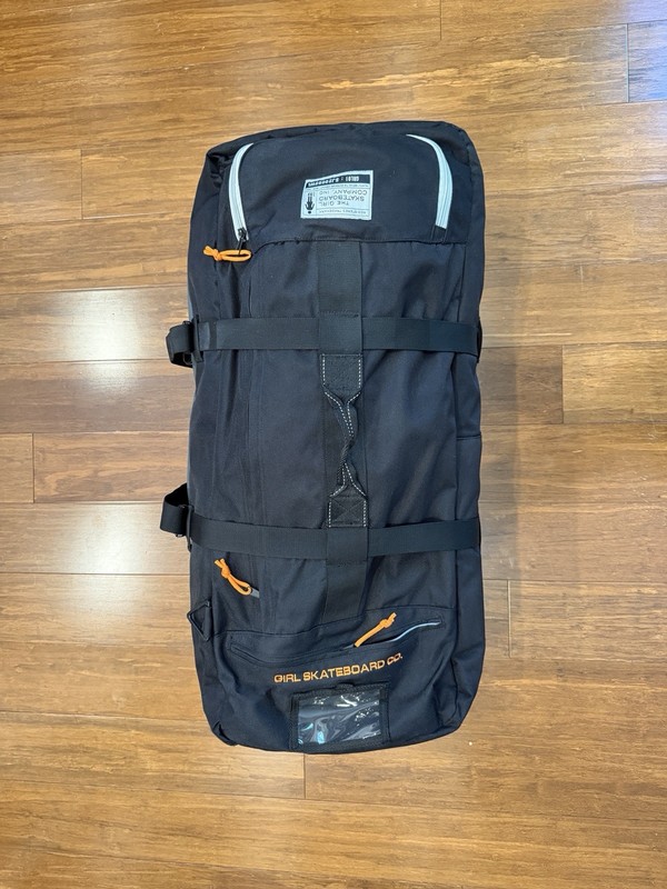 Girl Skateboard Co. Duffle Bag 29″+ Nylon Black/Gray Adjustable Straps Solid
